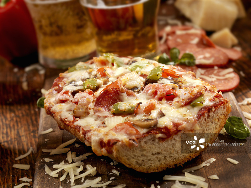 豪华法式面包披萨图片素材