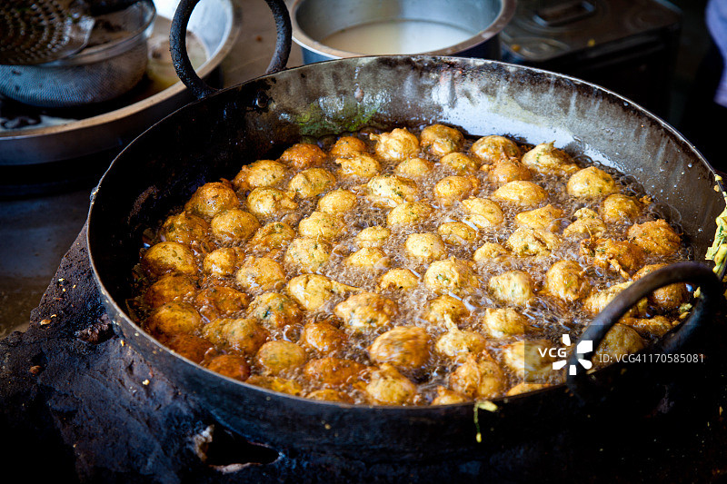 路边摊的卡乔里炸球，印度梅赫萨纳图片素材