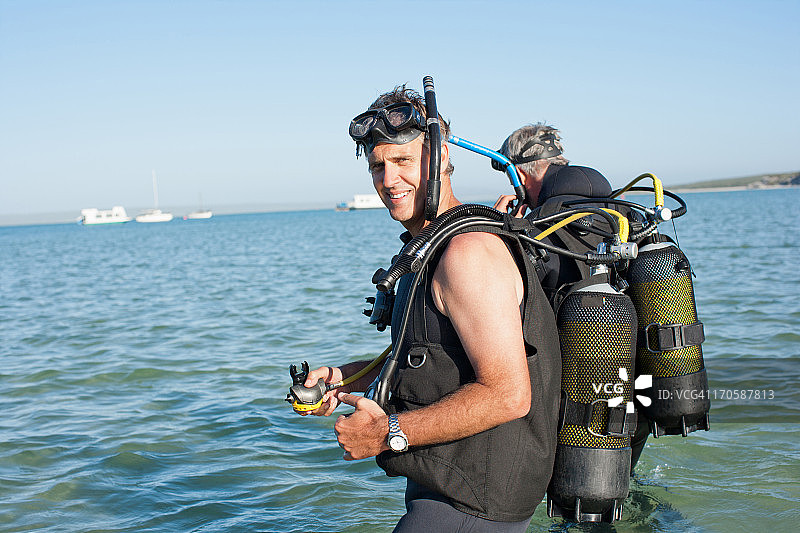 穿着潜水装备的男人们图片素材
