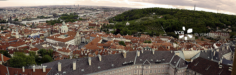 日落下的布拉格全景图片素材