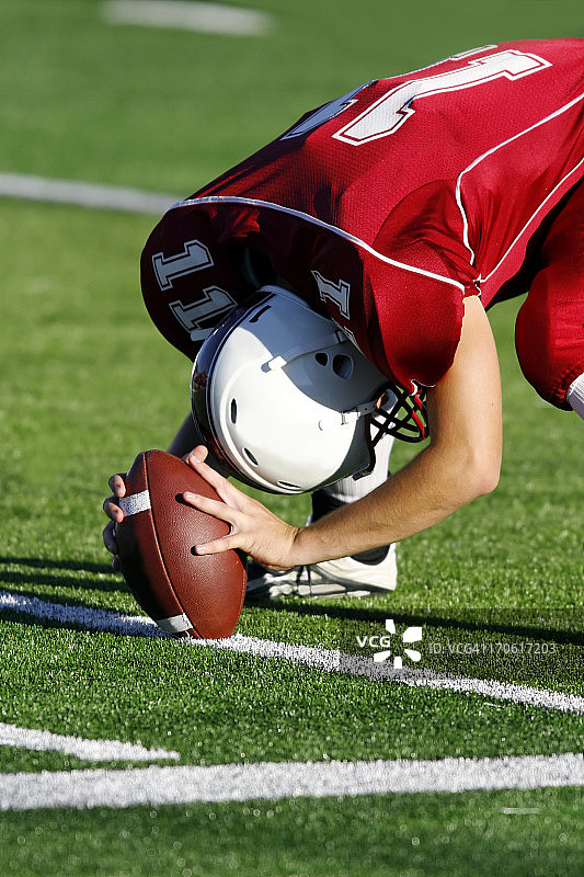 球场上的足球运动员图片素材