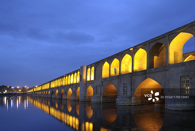 伊朗伊斯法罕三十三孔桥图片素材