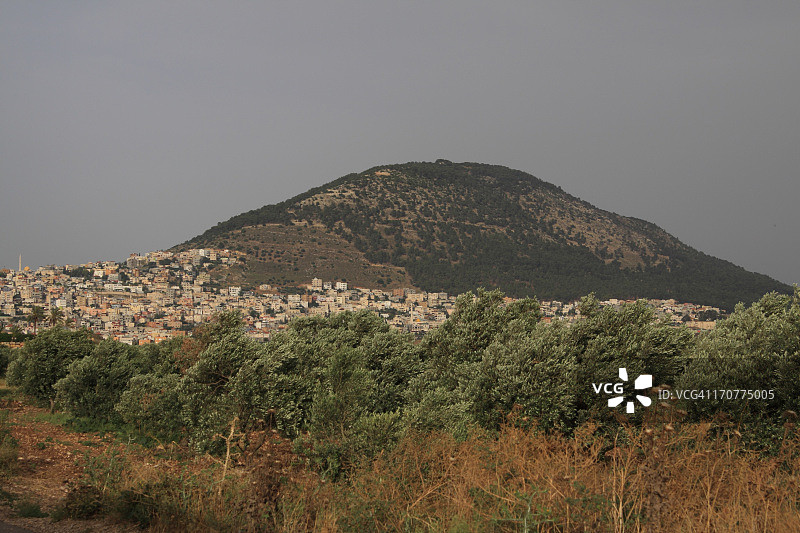 日落时分的塔博尔山图片素材