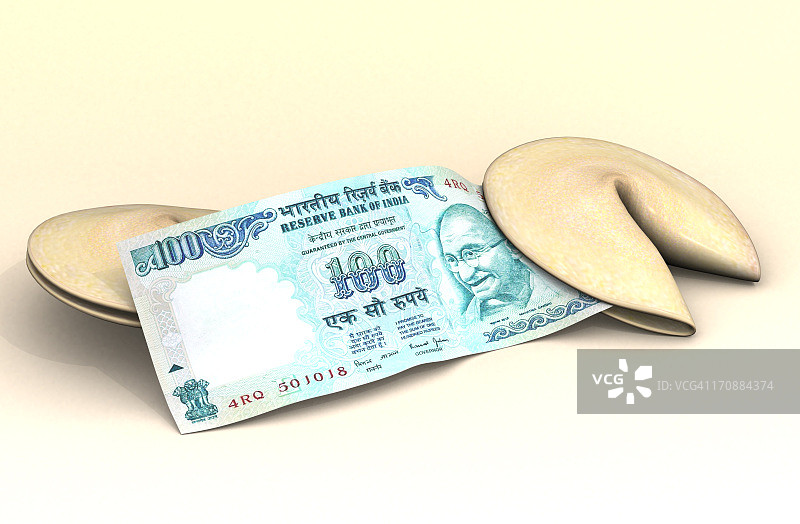 一百印度卢比纸币与幸运饼干图片素材