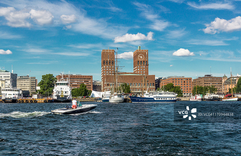 从船上眺望挪威奥斯陆市中心图片素材