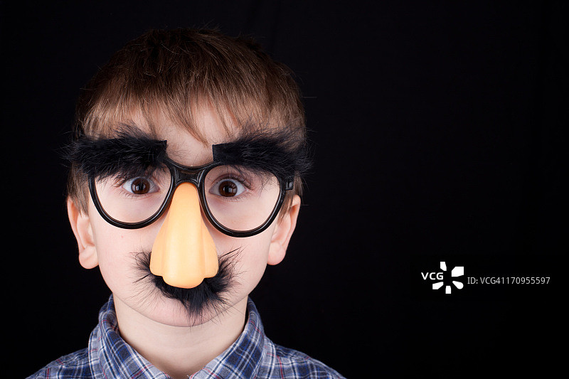 惊讶的有趣男孩图片素材