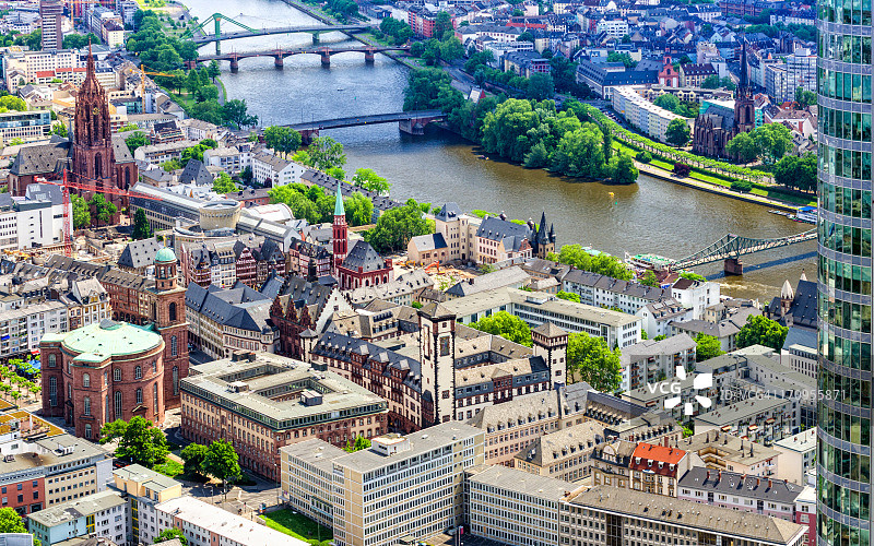 法兰克福罗马广场、保罗教堂和美因河航拍图片素材