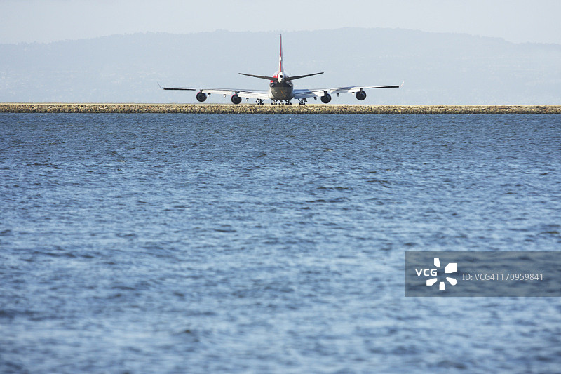 喷气式飞机机场跑道图片素材