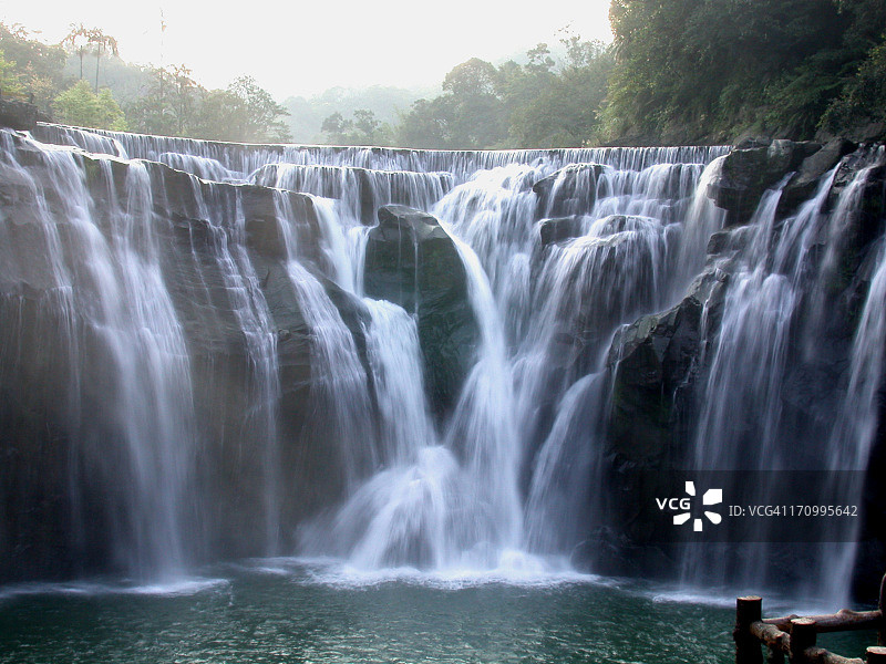 十分瀑布图片素材