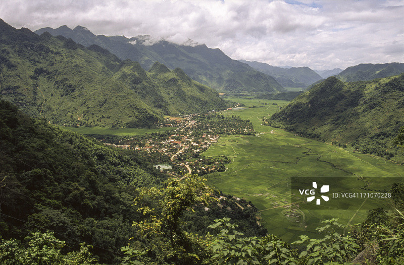 迈州绿色山谷风光图片素材