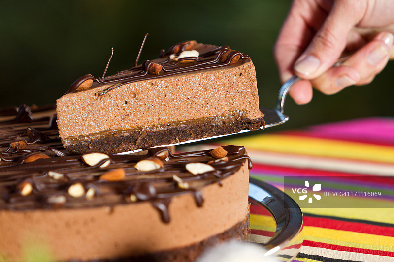 美味巧克力布朗尼和慕斯甜点图片素材