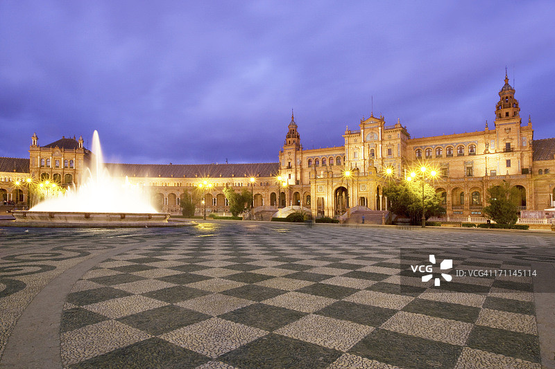 黄昏时分的西班牙广场图片素材