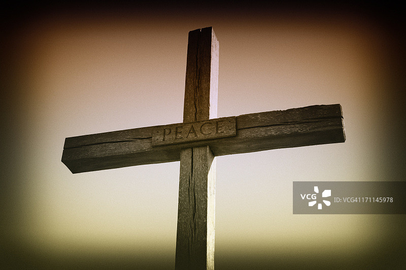 带有“和平”字样的木制十字架图片素材