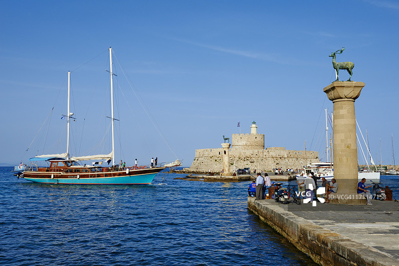 希腊罗德岛曼德拉基港图片素材