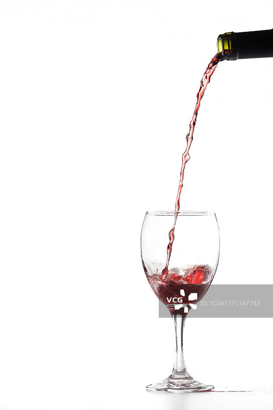 倒红酒图片素材