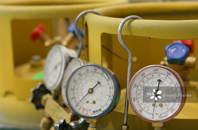 燃气罐上的压力表图片素材