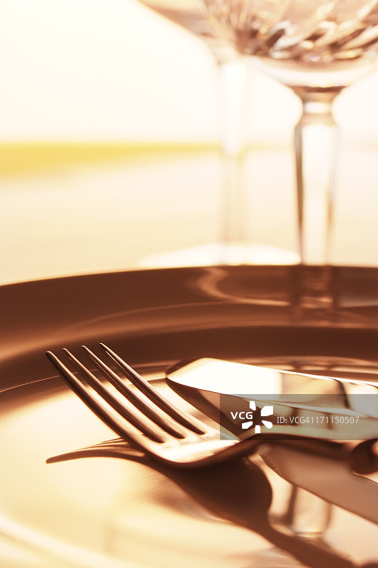 优雅餐桌布置的特写镜头图片素材