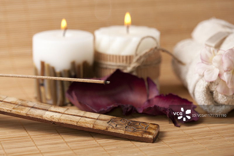 水疗用品和蜡烛图片素材