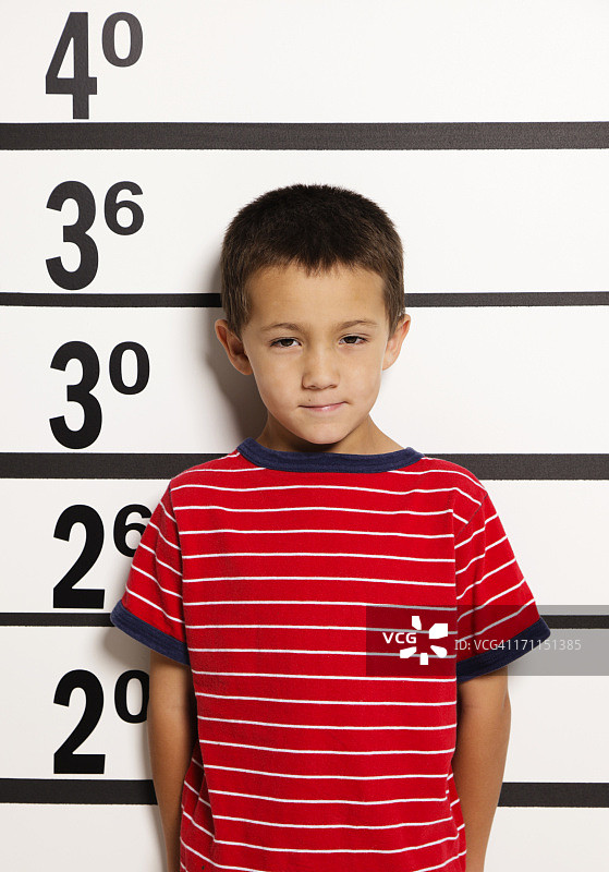 小男孩的嫌犯照片图片素材