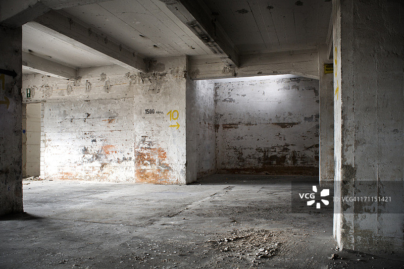 被拆除的废弃工厂建筑图片素材