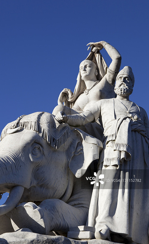 阿尔伯特纪念碑的亚洲雕像图片素材