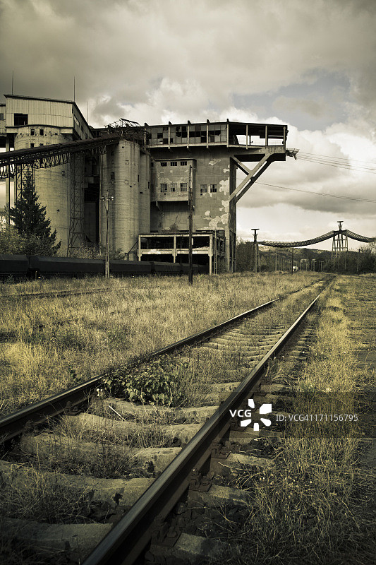带火车站的废弃煤炭工厂图片素材