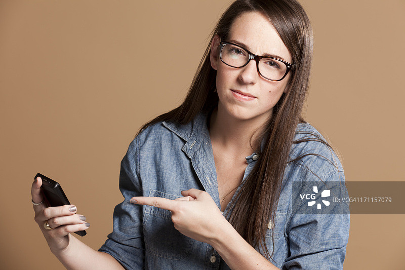 手机智能手机少女图片素材