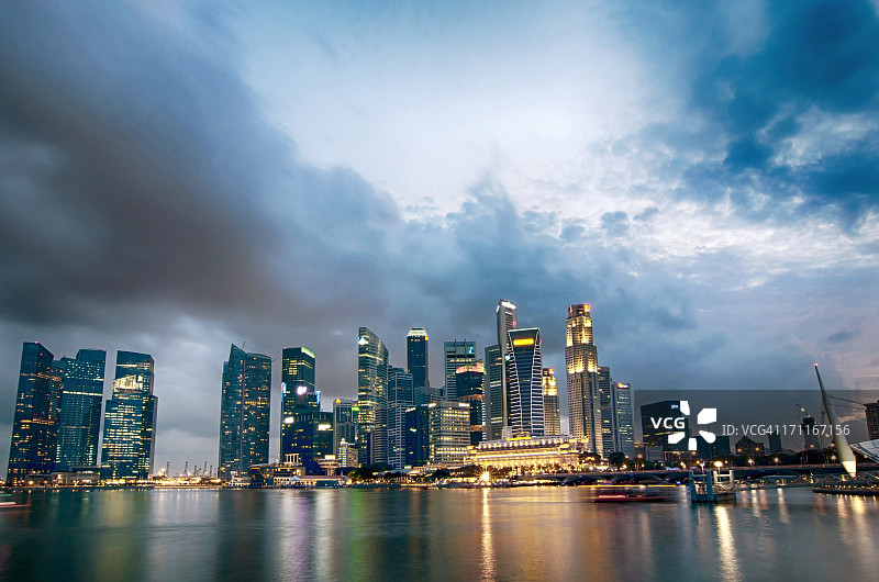 新加坡夜间倒数彩色灯光图片素材