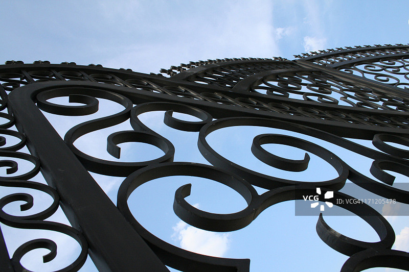 带有涡纹和卷轴的前门图片素材