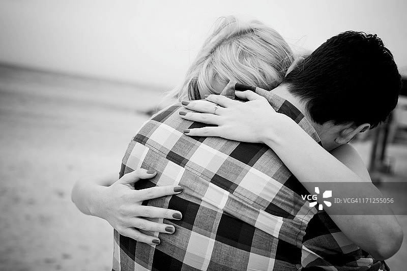 情侣拥抱图片素材