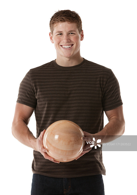 男人拿着一个保龄球图片素材