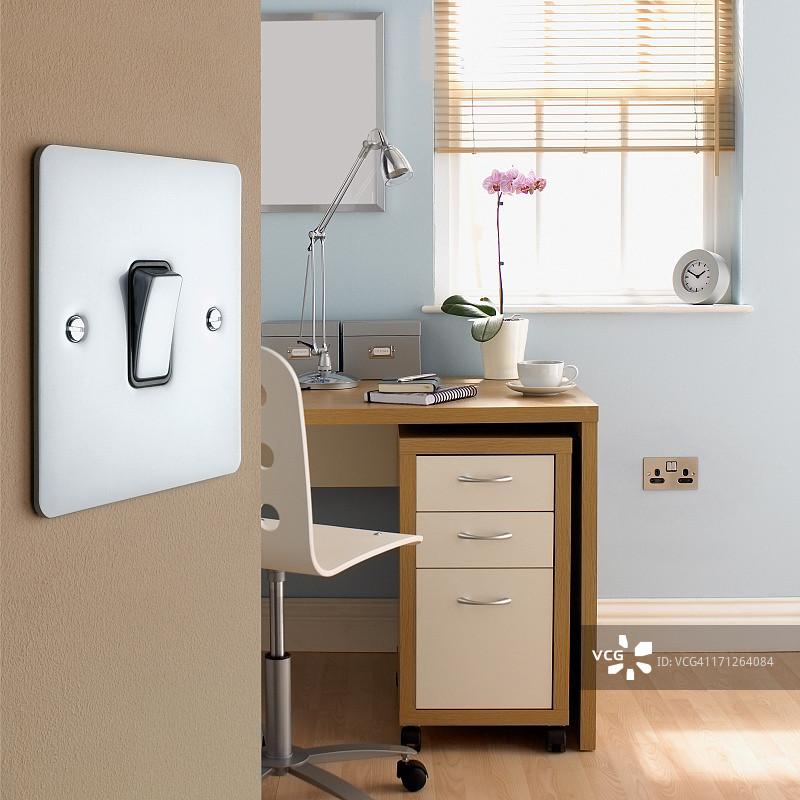 办公室中的电灯开关特写图片素材