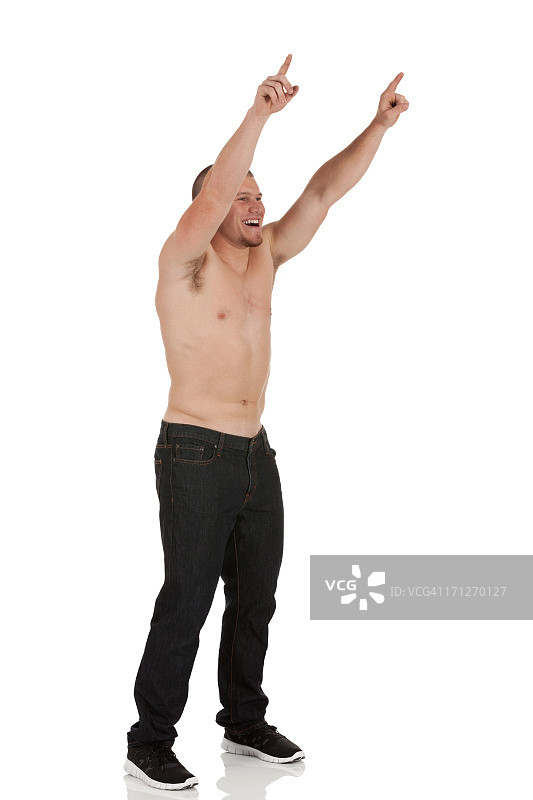 举起双手的男子大笑图片素材