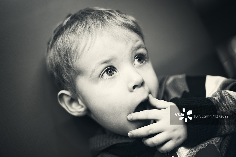 恐惧的眼神图片素材