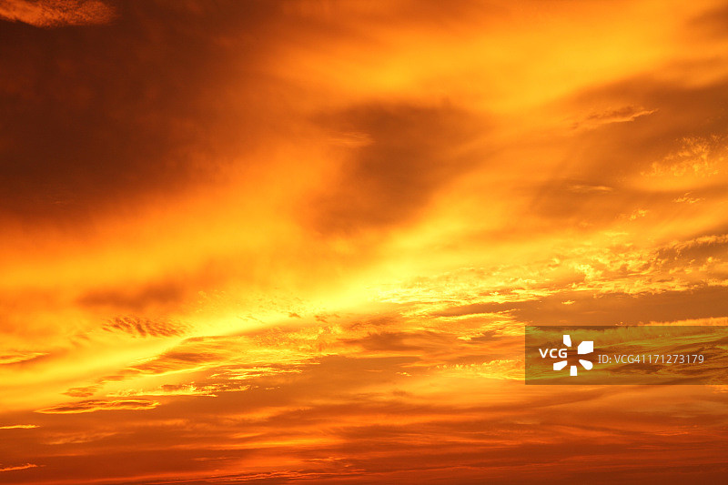 金色风暴云图片素材