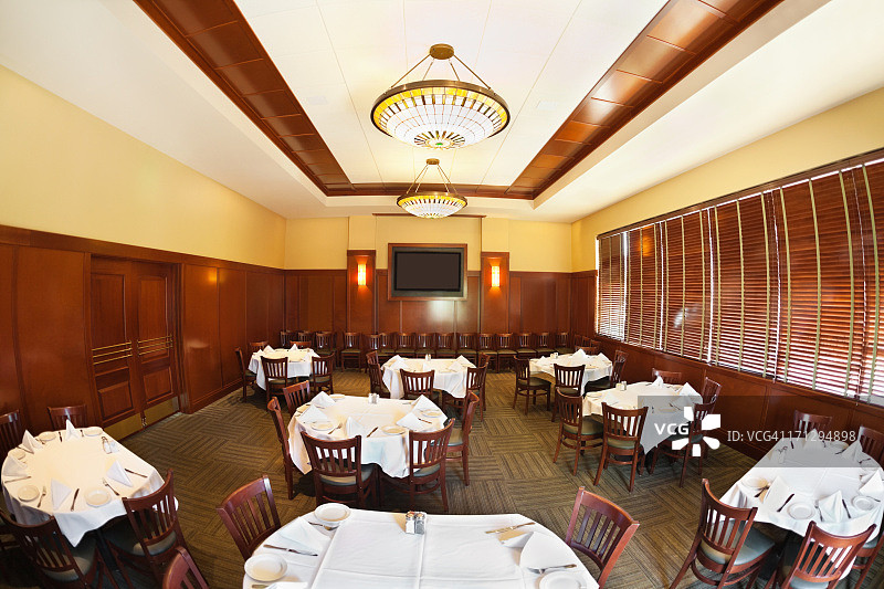 高档餐厅内漂亮的宴会厅图片素材