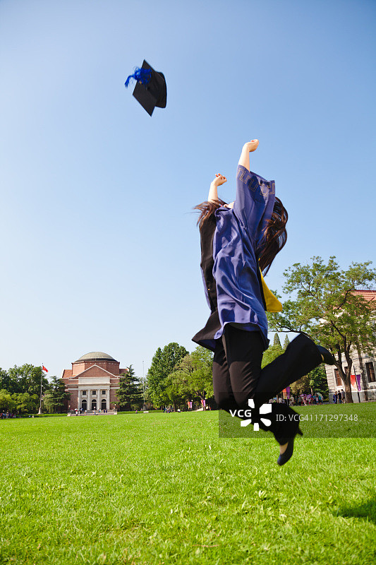 毕业的喜悦图片素材