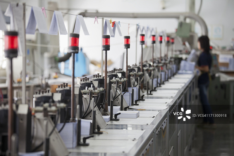 印刷厂的收集和装订线图片素材