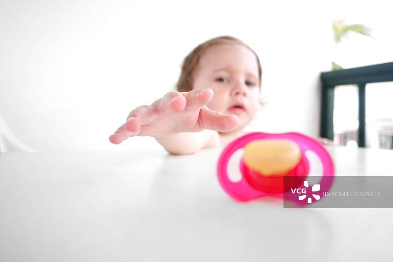 我想要奶嘴图片素材