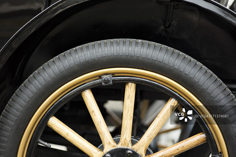古董汽车车轮和轮胎图片素材