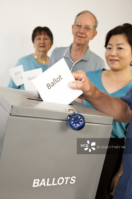 排队投票的人们：政治选举投票，投票箱图片素材