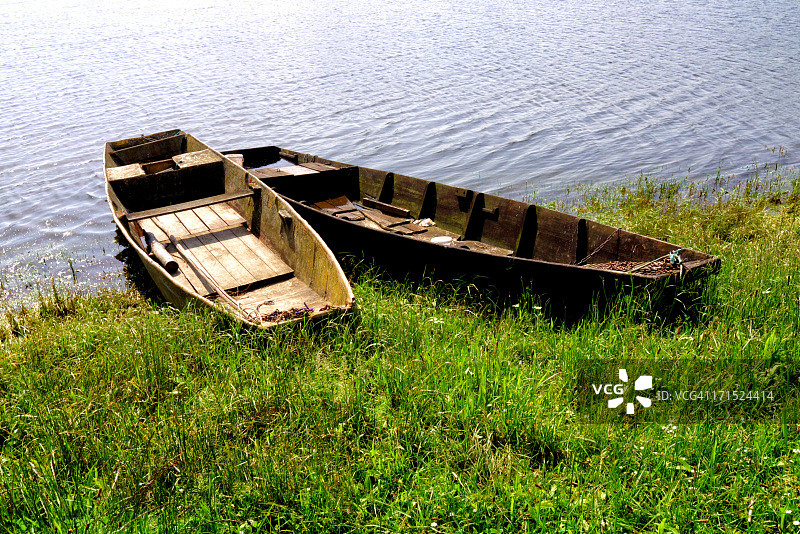 被遗弃的划艇图片素材