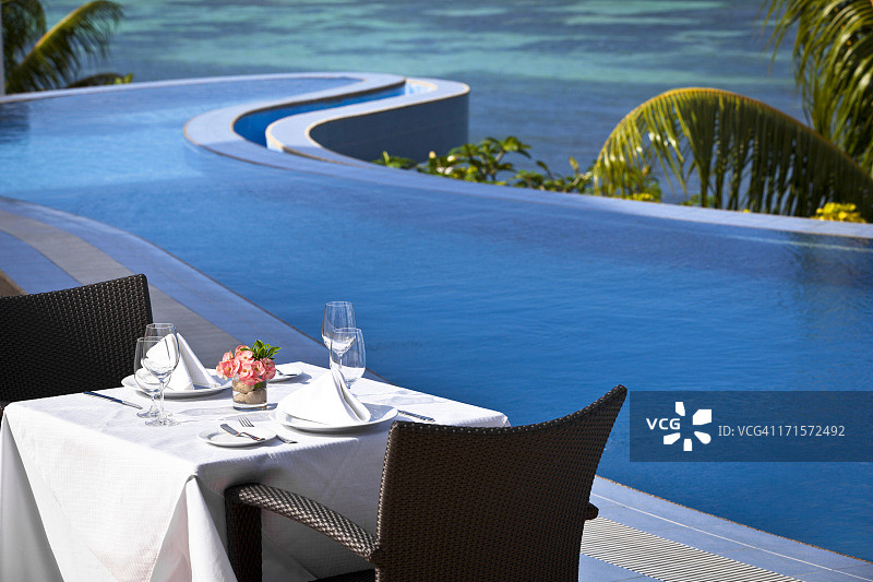 热带精致餐饮餐桌摆台图片素材