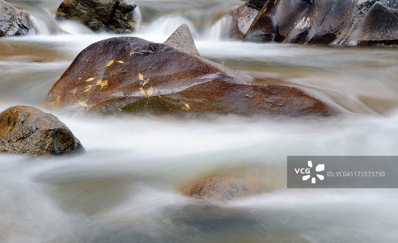 科罗拉多州圣弗兰峡谷的山涧图片素材