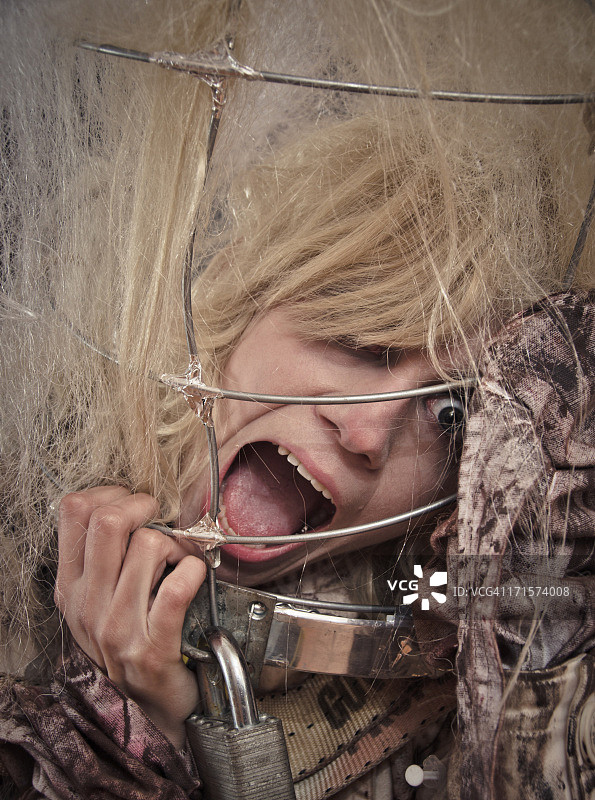 精神疾病：精神失常的女人图片素材