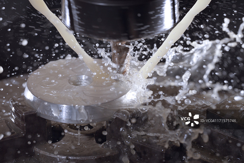 运行中的铣床（动态模糊）图片素材