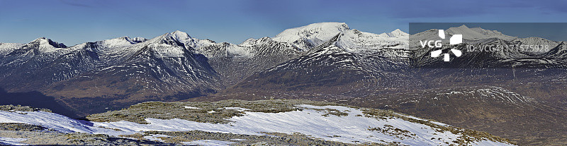 本尼维斯山冬季雪峰全景，苏格兰高地图片素材