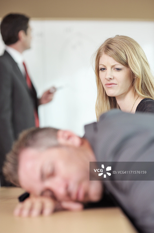 会议中睡着图片素材