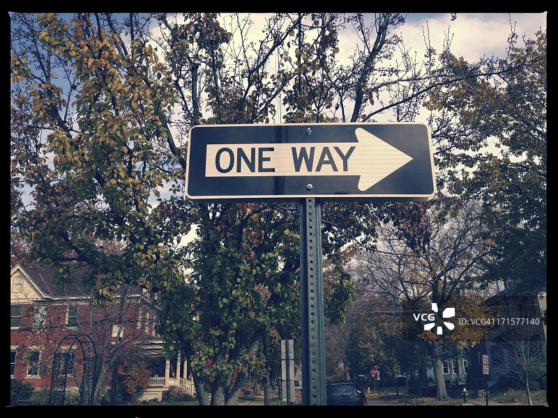 小镇单行道图片素材