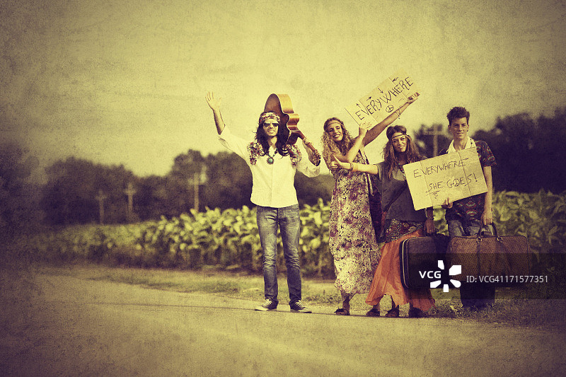 搭便车的嬉皮士团体图片素材